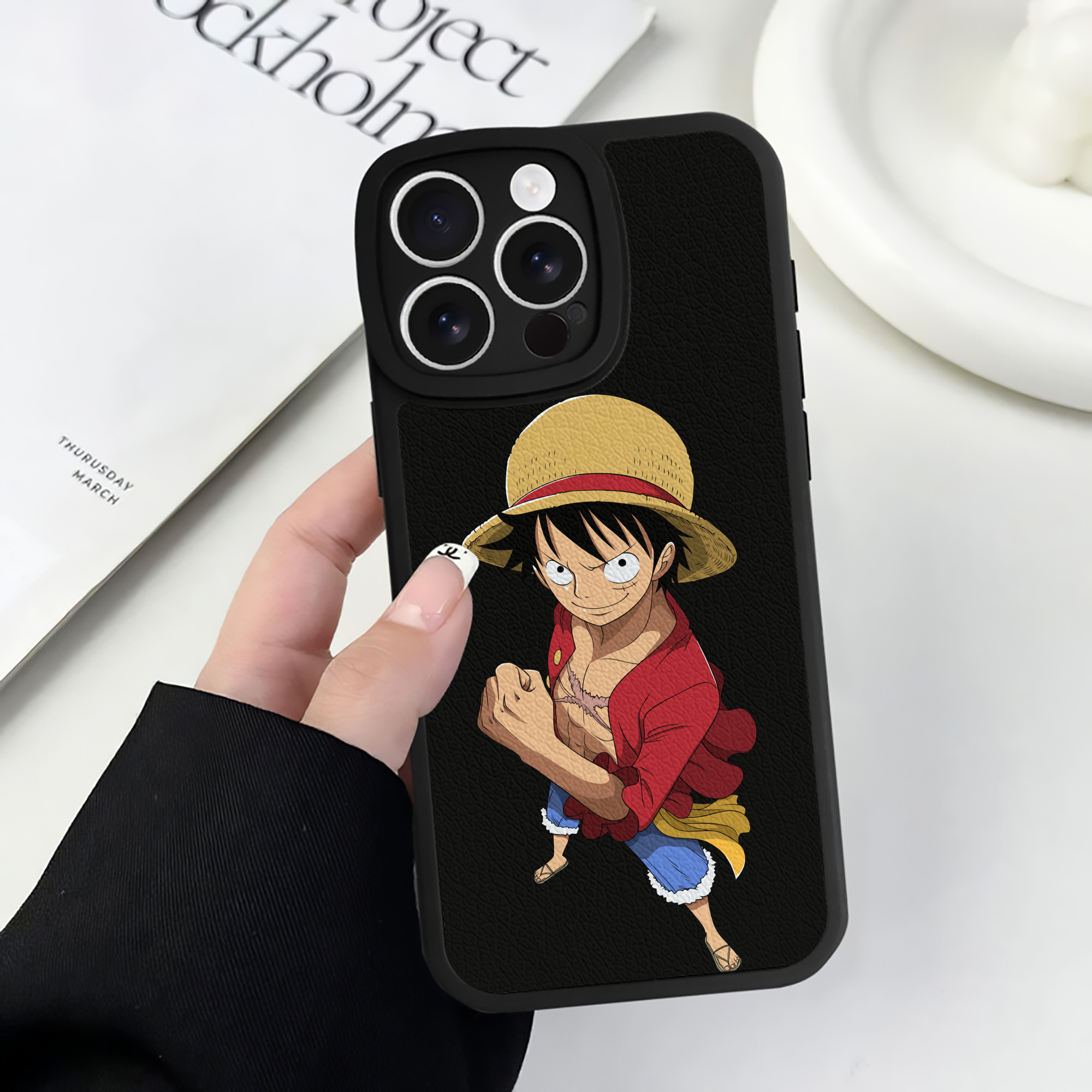 （画像用） ワンピース モンキー・D・ルフィ ONE PIECE Monkey D. Luffy 【iPhone 16シリーズ対応】シリコンスマホケース（レザー調） 材質：シリコン